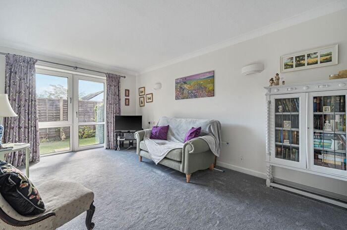 1 Bedroom Flat For Sale In Wey Hill, Haslemere, Surrey, GU27