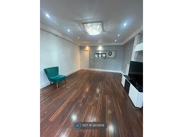 5 Bedroom Semi-Detached House To Rent In Scribers Lane, Birmingham, B28