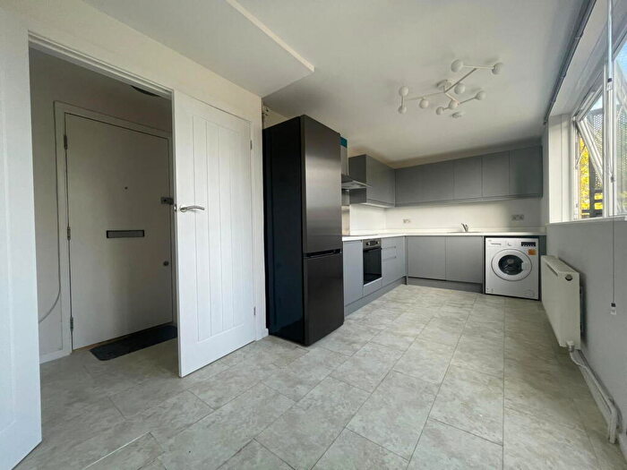 4 Bedroom Maisonette To Rent In Leontine Close, London, SE15