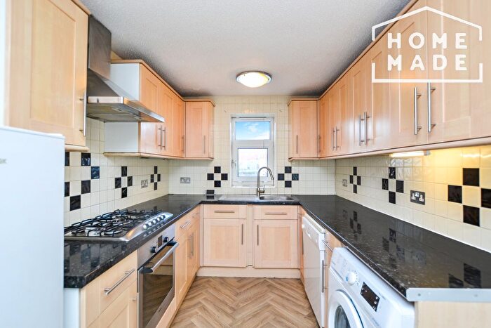 3 Bedroom Terraced House To Rent In Petworth Gardens, SW20