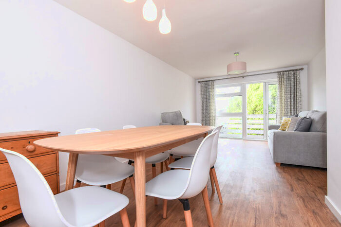 2 Bedroom Apartment To Rent In Hernes Close, Summertown, OX2