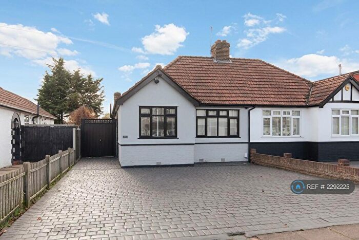 2 Bedroom Bungalow To Rent In Old Farm Avenue, Sidcup, DA15