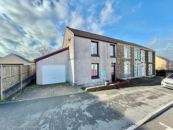 4 Bedroom End Of Terrace House For Sale In Bryn Road, Waunarlwydd, Swansea, City And County Of Swansea., SA5