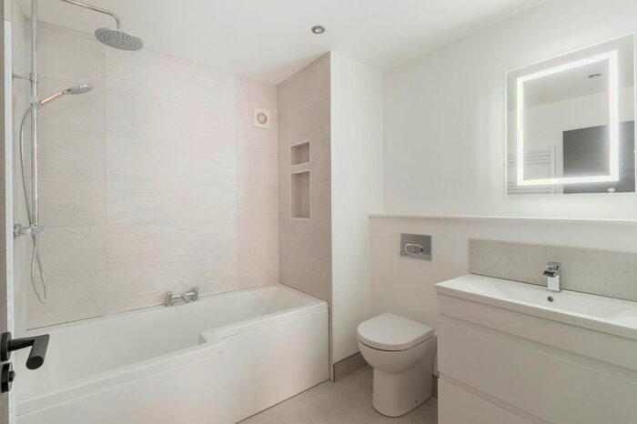 1 Bedroom Flat For Sale In Quaker Lane, Thornbury, Bristol, BS35