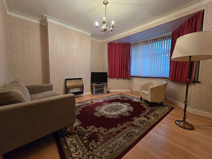 3 Bedroom Semi-Detached House For Sale In Westview, Hendon, NW4