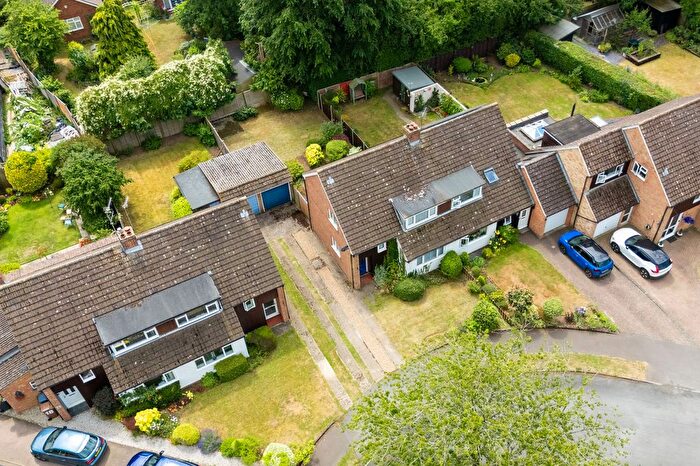 3 Bedroom Semi-Detached House For Sale In Foldingshott, Datchworth, SG3