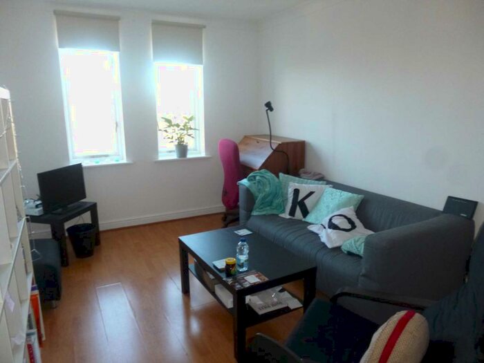 2 Bedroom Flat To Rent In Arosa Court, Withington, M20