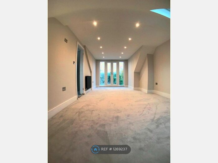 3 Bedroom Flat To Rent In Green Lanes, London N21