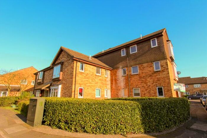 Studio To Rent In Hindhead Close, Uxbridge UB8