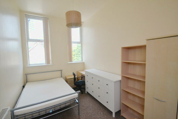 3 Bedroom Flat To Rent In Birchfields Road, Rusholme, Manchester, M13