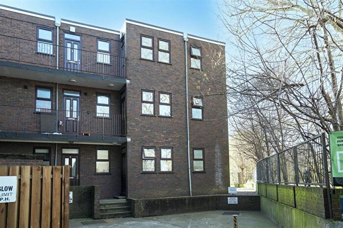 1 Bedroom Flat For Sale In High Street, Colliers Wood, SW19