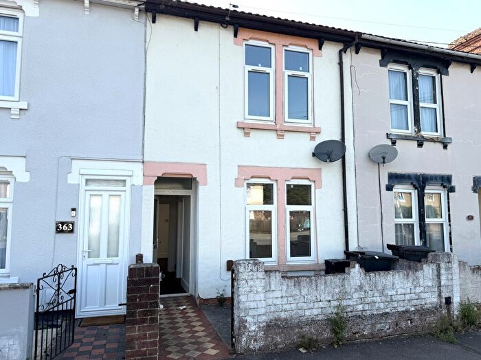 2 Bedroom Terraced House To Rent In Cricklade Road, Swindon, Wiltshire, SN2