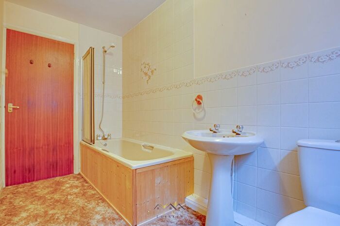 2 Bedroom Detached Bungalow For Sale In Aspen Close, Killamarsh, Sheffield, S21