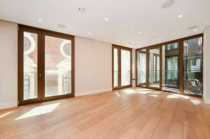 2 Bedroom Flat For Sale In Westbourne Gardens, Notting Hill, London, W2