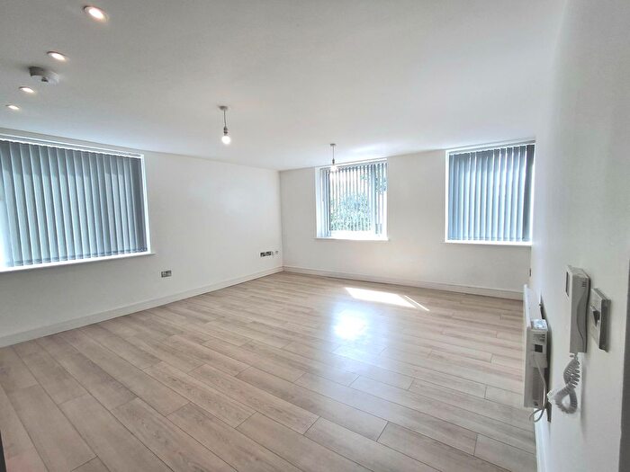 2 Bedroom Flat To Rent In Carrs Road, Cheadle, SK8