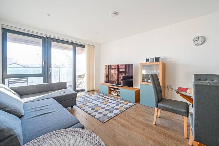 1 Bedroom Flat For Sale In Casson Apartments, Tower Hamlets, London, E14