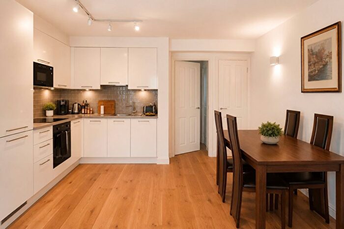1 Bedroom Flat For Sale In King Street, Hammersmith, London, W6