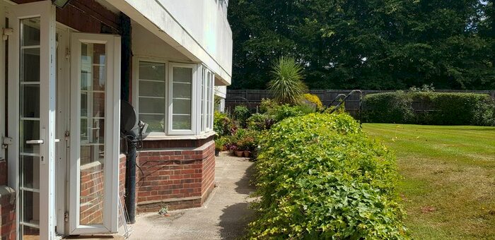 3 Bedroom Flat To Rent In Whittington Court, Aylmer Road, East Finchley / Highgate, N2