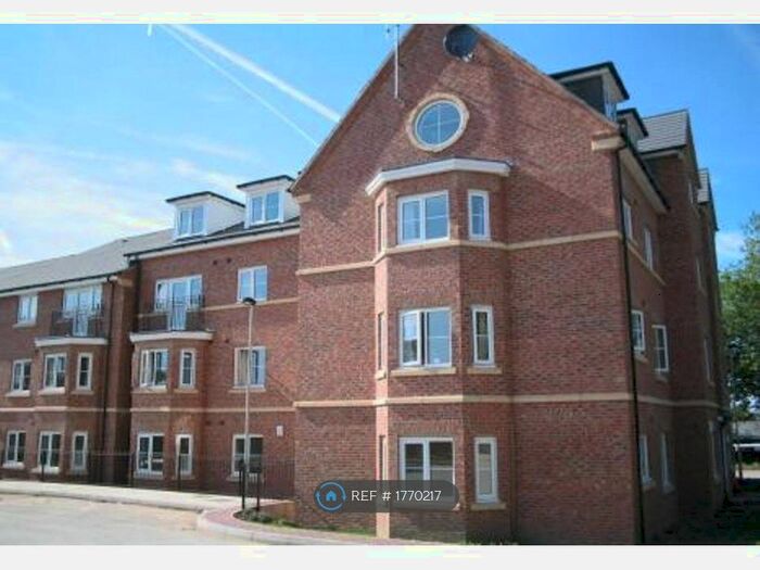 2 Bedroom Flat To Rent In Castle Grove, Pontefract, WF8