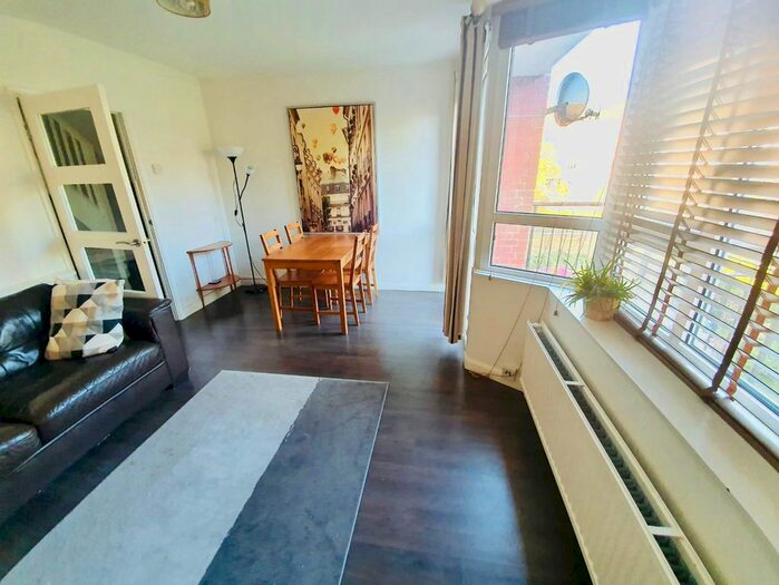 3 Bedroom Maisonette To Rent In Larchfield House, Highbury New Park London, N5