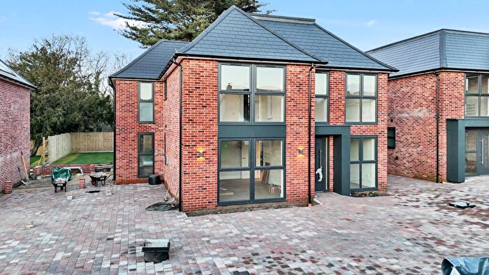 4 Bedroom House For Sale In Warsash Road, Warsash, SO31