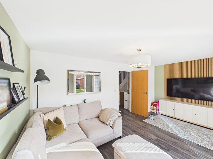 3 Bedroom Semi-Detached House For Sale In Frances Brady Way, Hull, HU9