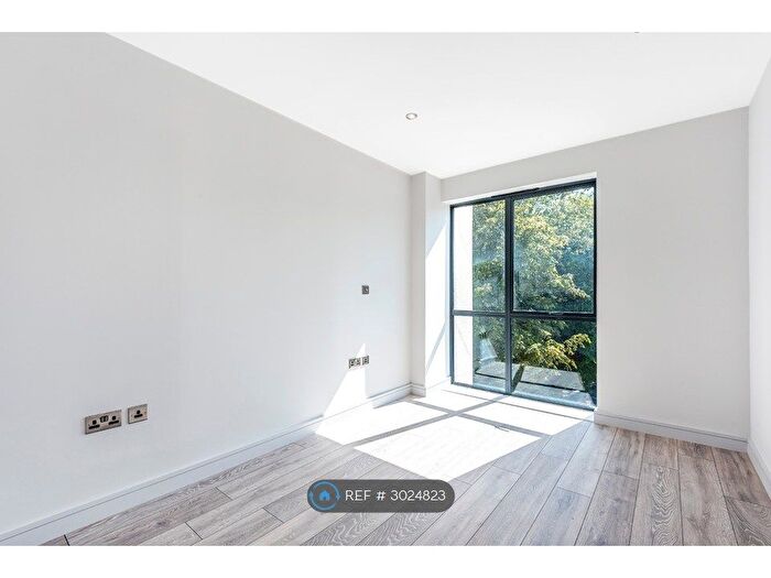 2 Bedroom Flat To Rent In Adelphi Court, London, SE20