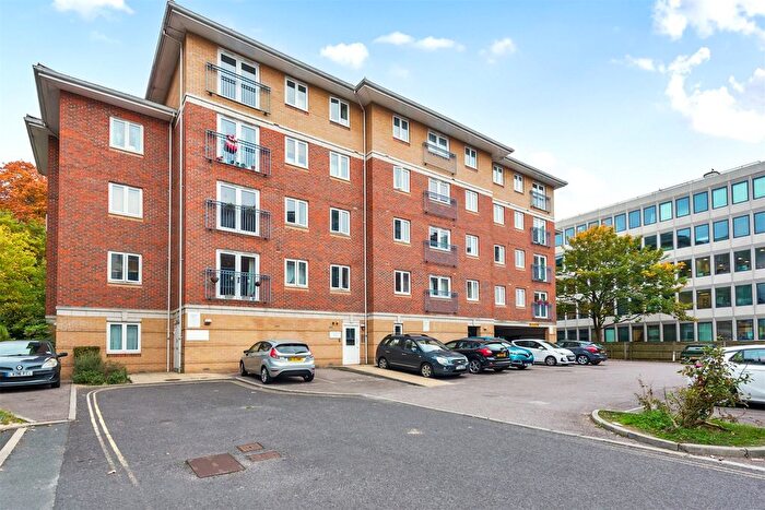 2 Bedroom Flat For Sale In Jubilee Hall Road, Farnborough, Hampshire, GU14