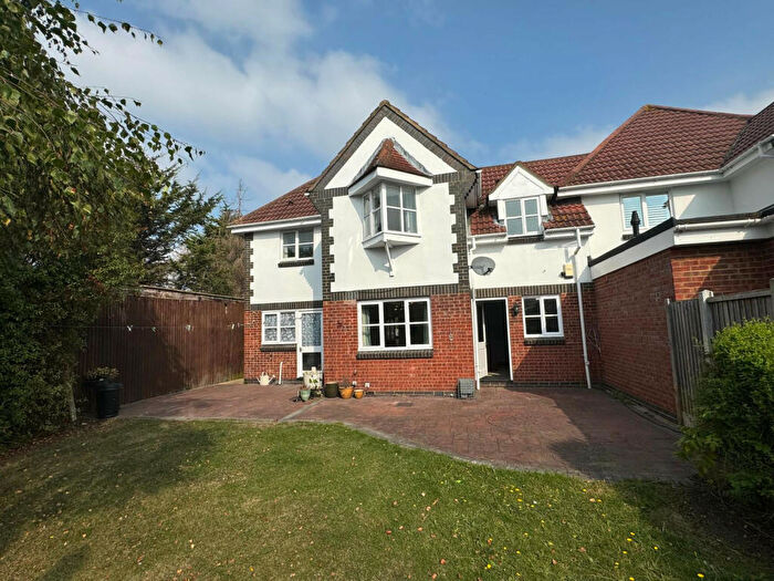 4 Bedroom End Of Terrace House To Rent In / Bedrooms, Study, Dinning, Living Room. Priory Mews, RM11