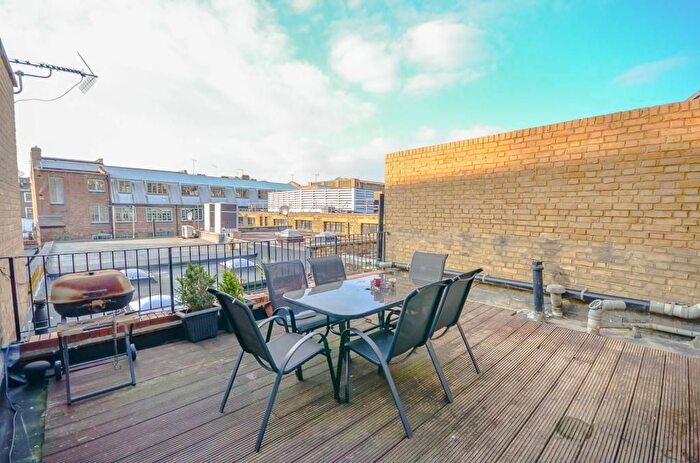 3 Bedroom Flat To Rent In Camden High Street, London, NW1