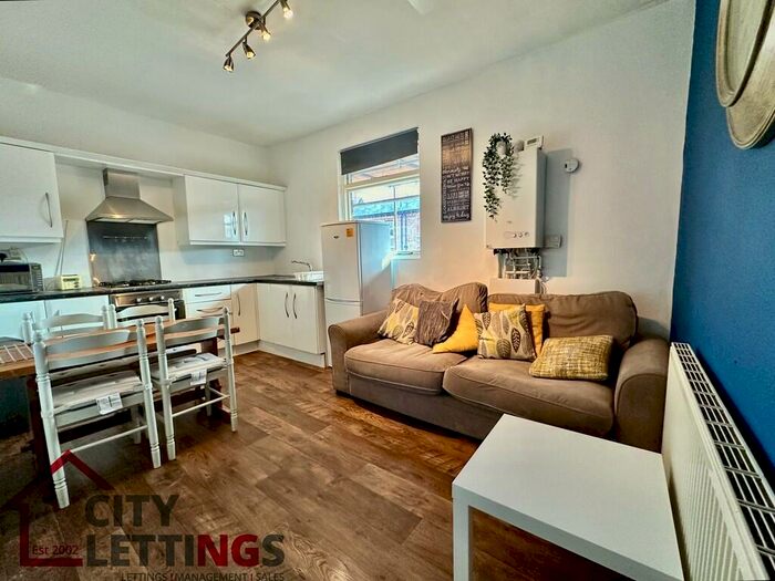 2 Bedroom Flat To Rent In Waterloo Road, Arboretum, NG7