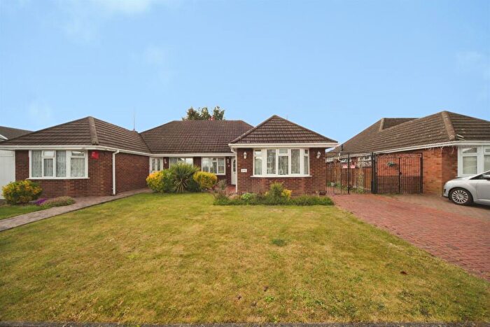 2 Bedroom Semi-Detached Bungalow For Sale In Westmorland Avenue, Luton, LU3