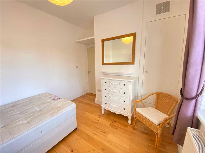 Property To Rent In Queens Walk, Ealing, W5