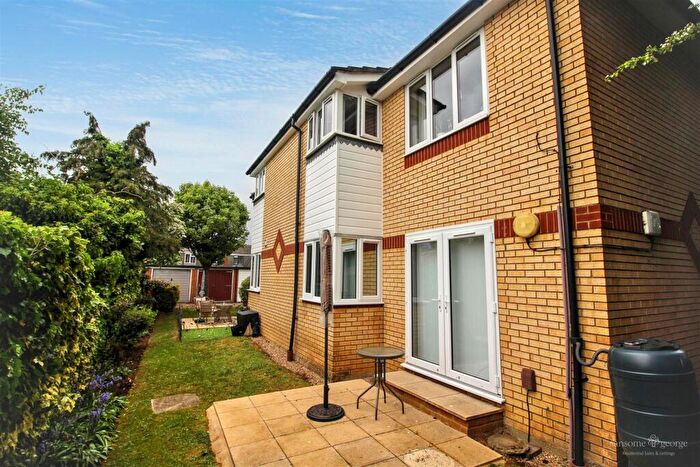 1 Bedroom Retirement Property For Sale In Orchard Court, Reading, RG2