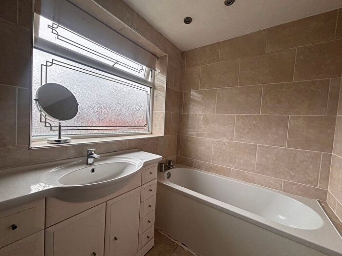 4 Bedroom Property To Rent In Park Hall Road, Walsall, WS5