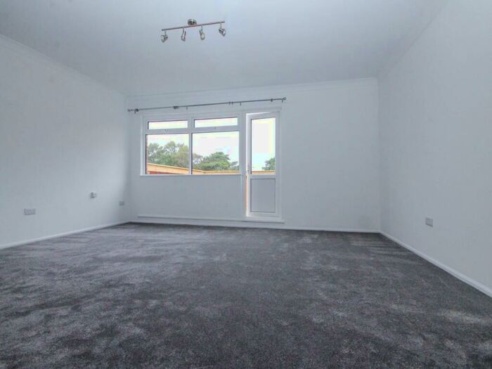2 Bedroom Flat To Rent In Marlow Drive, Christchurch, Dorset, BH23