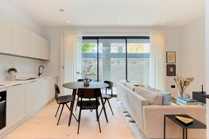 2 Bedroom Apartment For Sale In The Royal Majestic Apartments - Brondesbury, NW2