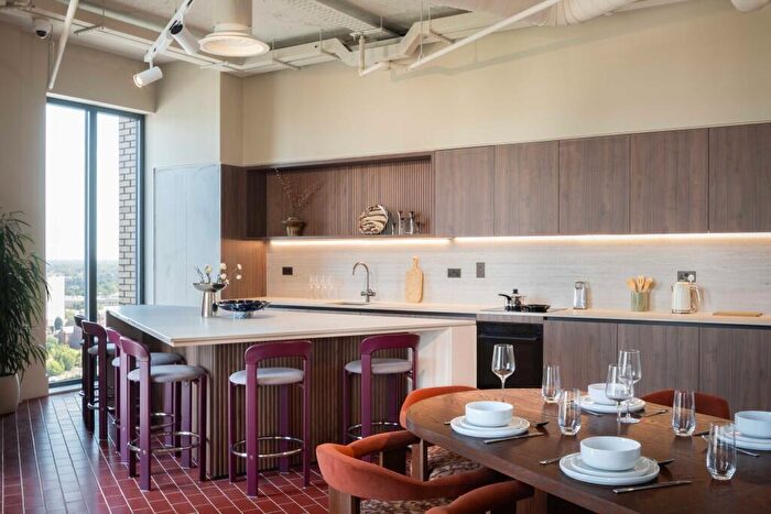 3 Bedroom Apartment To Rent In Lower Essex Street, Birmingham, B5