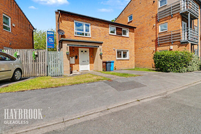 3 Bedroom Detached House For Sale In Beeches Bank, Sheffield, S2