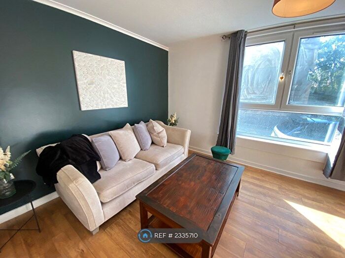 2 Bedroom Flat To Rent In Salisbury Court, Aberdeen, AB10