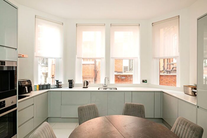 4 Bedroom Flat For Sale In Rutland Court, London, SW7