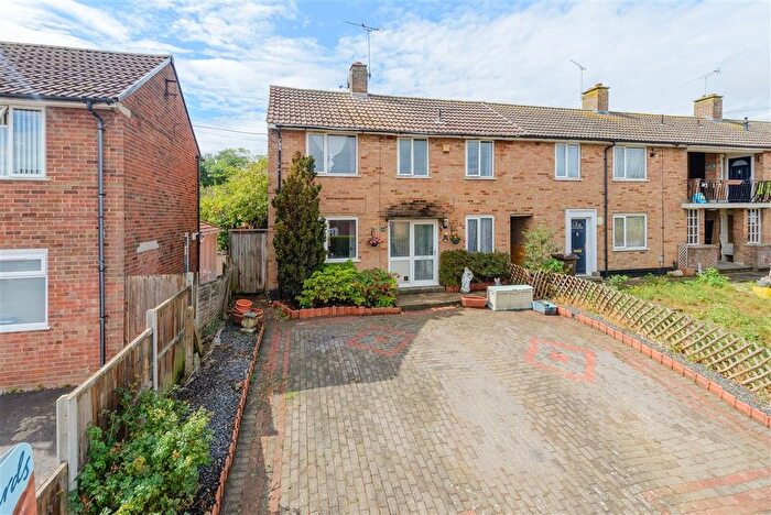 3 Bedroom End Terrace House For Sale In Brabourne Avenue, Twydall, Gillingham, Kent, ME8