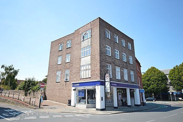 2 Bedroom Flat To Rent In Northgate, Chichester, PO19