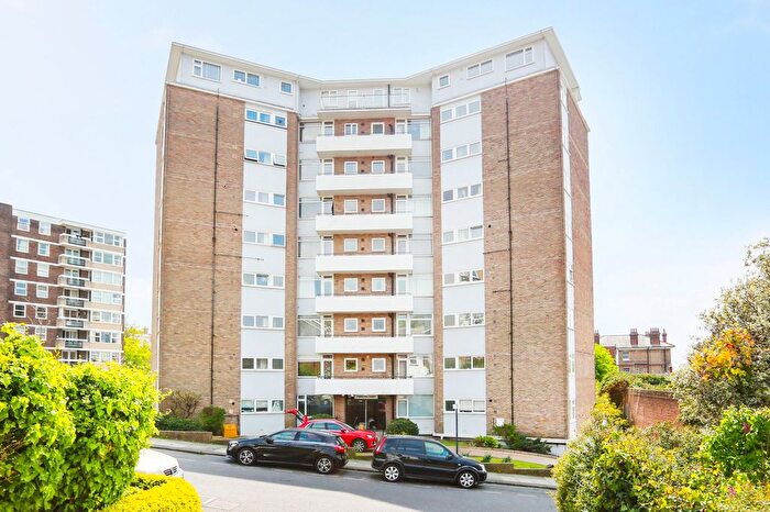 1 Bedroom Flat For Sale In Furze Hill, Hove, BN3