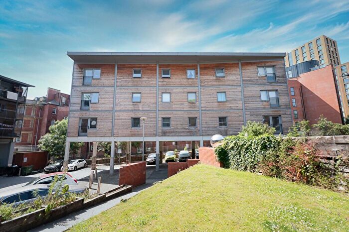2 Bedroom Flat To Rent In North Street, North Crescent, LS2