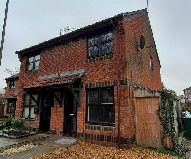 2 Bedroom Property To Rent In Mulberry Close, Barnet, EN4