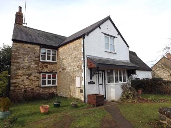 3 Bedroom Cottage To Rent In The Green, Culworth, OX17