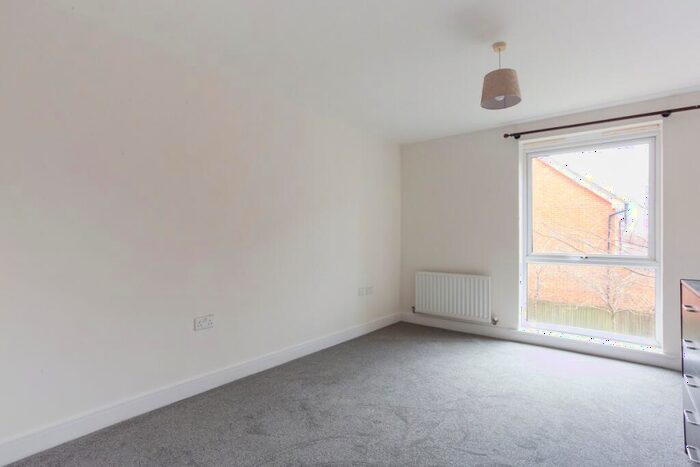 1 Bedroom Flat To Rent In The Moors Redhill, RH1