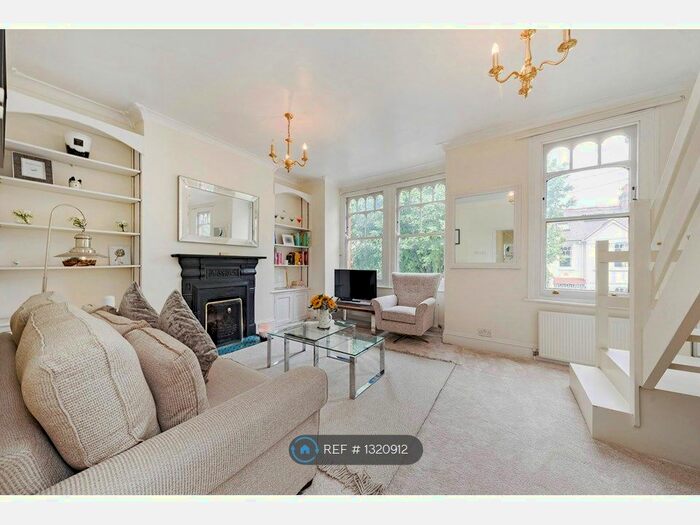 3 Bedroom Maisonette To Rent In Adelaide Grove, Shepherds Bush W12