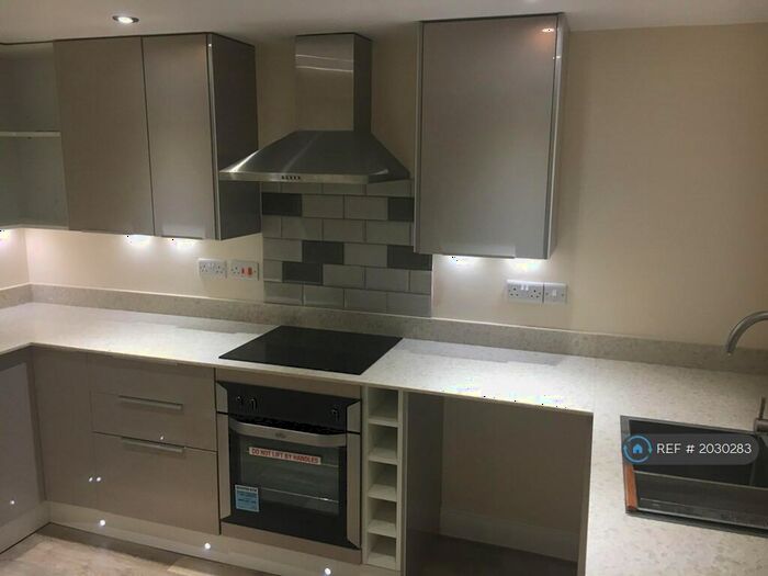 1 Bedroom Flat To Rent In Crown Lane, Theale, RG7